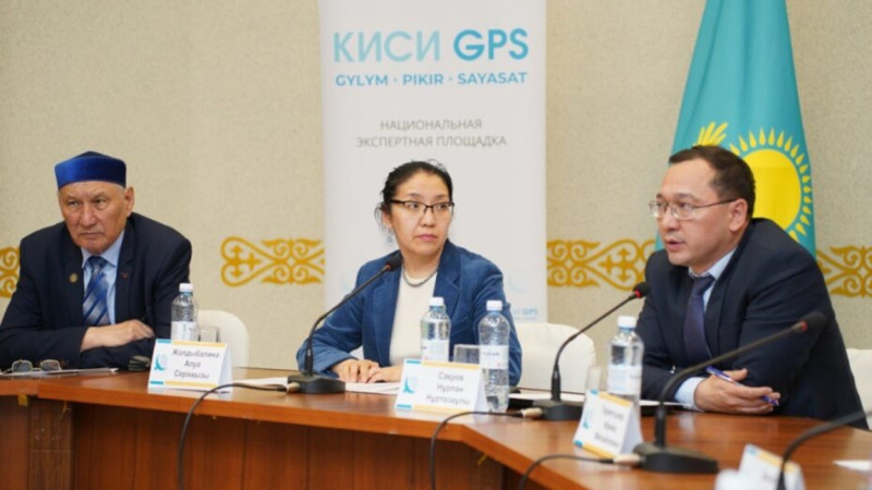 كٶكشەتاۋدا كيسي GPS الاڭىندا ساراپشىلار قوعامدىق باقىلاۋدىڭ رٶلٸن تالقىلادى