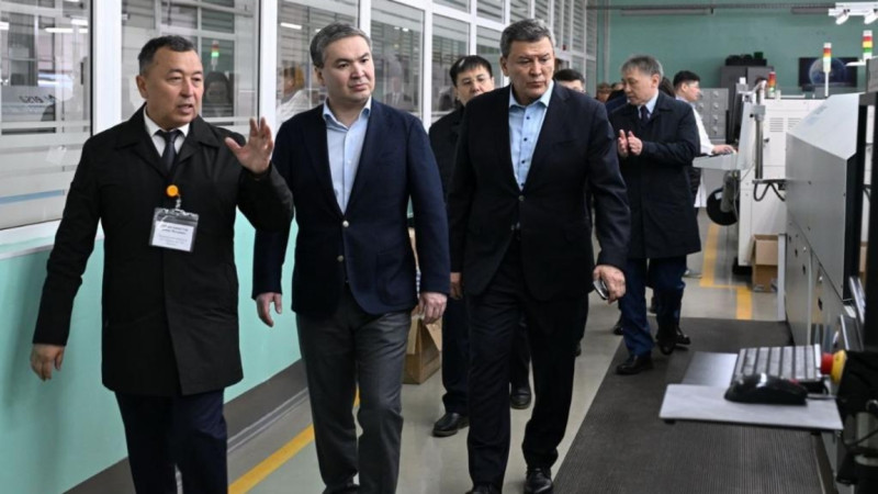 Өнеркәсіп және құрылыс министрі солтүстіктің зауыттарын аралады