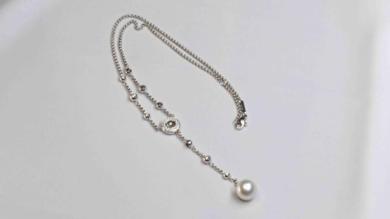 Van Cleef & Arpels jáne Cartier: bailardan tárkilengen 61 buiym qaitadan satylymǵa qoiyldy