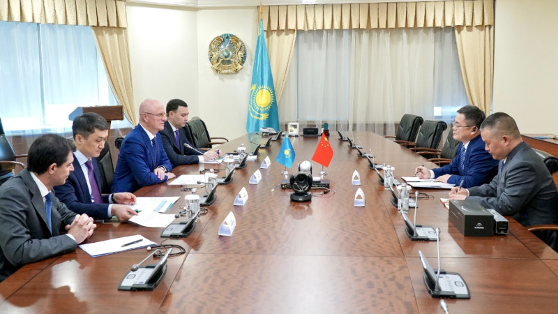 Roman Skliar Yutong International Co., Ltd basqarma tóraǵasymen kezdesý ótkizdi