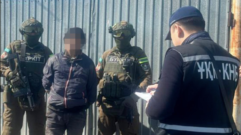 Terrorizmdi nasihattady degen kúdikpen 4 qazaqstandyq ustaldy