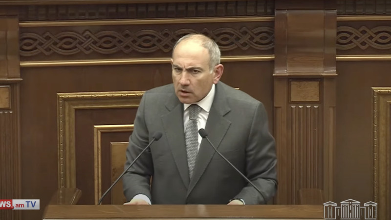 "Аузыңды жап та, тыныш отыр!". Пашинян үкімет отырысында шу шығарды