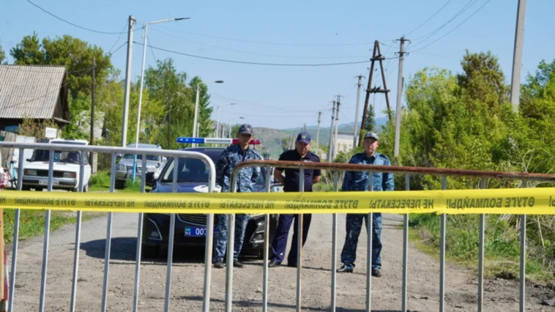 شقو ەكٸمٸ: ٷلكەن نارىن اۋىلىندا قازا تاپقان جۇمىسشىلاردىڭ وتباسىلارىنا جان-جاقتى كٶمەك كٶرسەتٸلەدٸ
