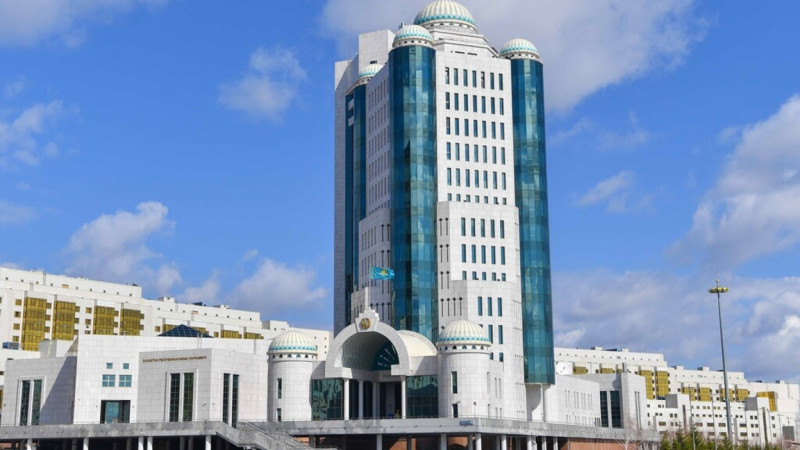 سەنات جاڭا زاڭ جوباسىن مەجٸلٸسكە كەرٸ قايتاردى: قارجى نارىعىن قانداي ٶزگەرٸستەر كٷتٸپ تۇر?