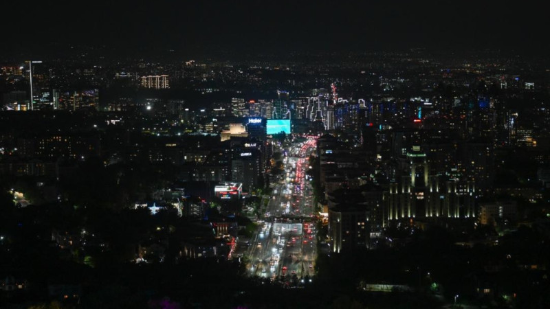 Almaty ákimi aýla men kóshe jaryǵyn jańǵyrtý qarqynyn arttyrýdy tapsyrdy