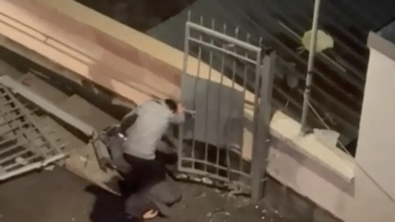 ەكس-دەپۋتاتتىڭ ۇلى كٷزەتشٸنٸ اياۋسىز ٶلتٸرگەن: مارقۇمنىڭ جەسٸرٸ ٶمٸر بويىنا سوتتاۋدى سۇرادى