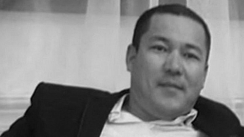 "ارتىندا بەس بالاسى قالدى". اقتاۋدا كٶپبالالى ەكە ٷش ادامدى قۇتقارامىن دەپ قازا تاپتى