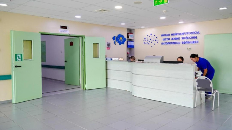 Astanada MÁMS arqyly kúrdeli neirohirýrgiialyq operatsiia sátti ótti