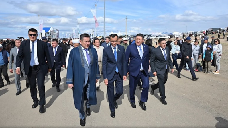 Абай тойында қонақтарды қоршау өте қысқа уақытқа ғана жалғасты – Әшімбаевтың баспасөз қызметі