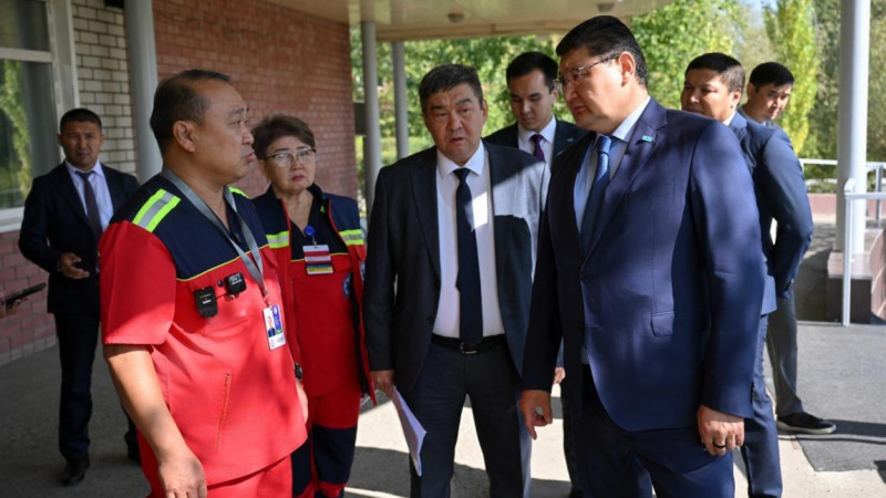 Абай облысының әкімі жедел жәрдем қызметінің мәселелерімен танысты