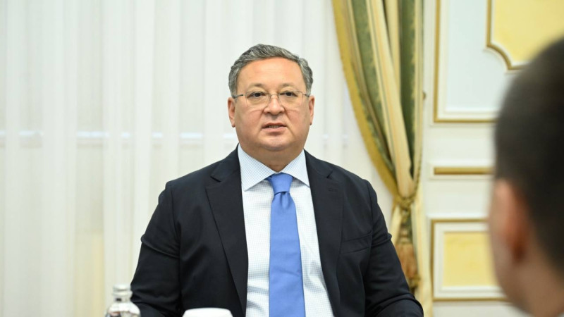 Syrtqy ister ministri kásipkerlermen kezdesti