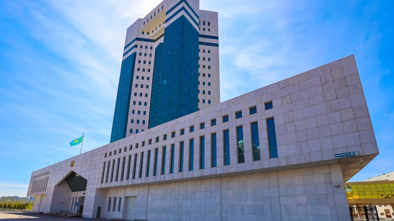 پرەزيدەنت جاساندى ينتەللەكت مينيسترلٸگٸن قۇرۋدى تاپسىردى