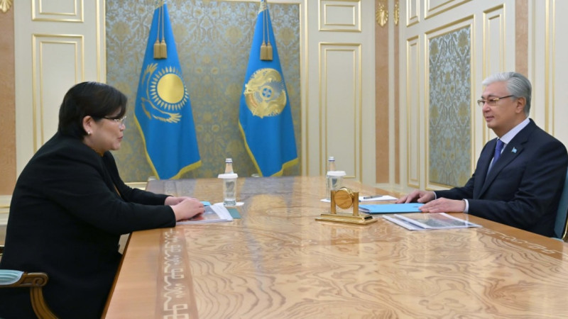 پرەزيدەنت كونستيتۋتسييالىق سوت تٶراعاسىن قابىلدادى