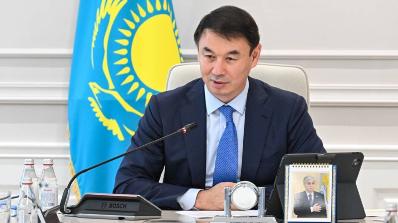 Almaty ákimi qazylǵan joldardy jedel qalpyna keltirýdi tapsyrdy