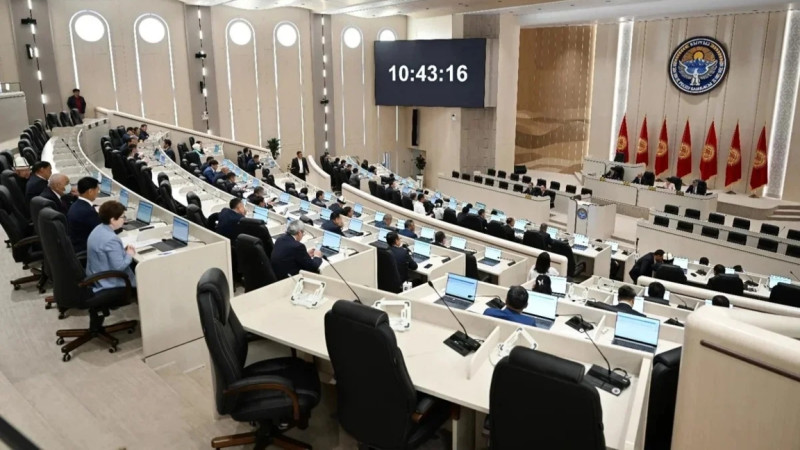 Qyrǵyzstan parlamenti ózin-ózi taratý týraly sheshim qabyldady