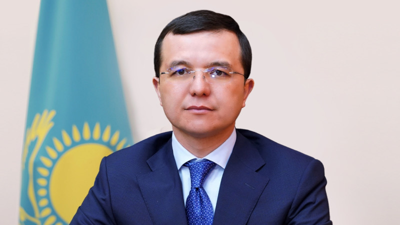 Altai Áliniń tereń týystyq bailanysy: Astanadaǵy qyzmetinen ketse de, Jambyl oblysy ákimdiginen oryn tabyldy
