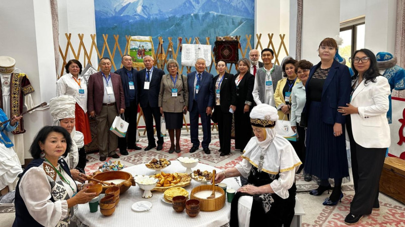 Almatyda Halyqaralyq qarttar kúni aiasynda Qarttar ailyǵy ótip jatyr