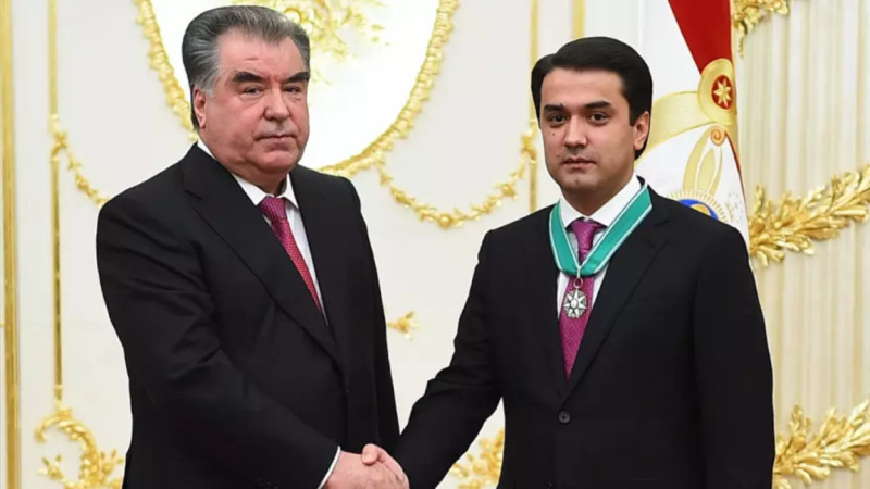 Emomali Rahmon ulyn Tájikstannyń bolashaq basshysy retinde tanystyrdy