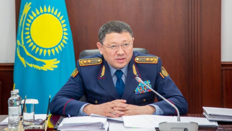 “Eńbegimizdiń bárin joqqa shyǵarady”. Sádenov jumysyna salǵyrt qaraityn politseilerdi synǵa aldy