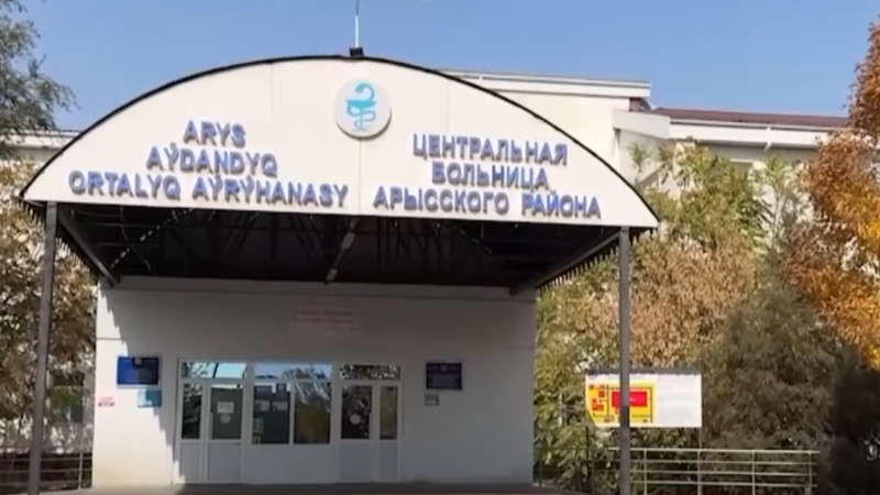 «Dáriger uiyqtap qalǵan»: Arysta 4 jastaǵy bala 6 saǵat boiy kómek kútip, komaǵa tústi