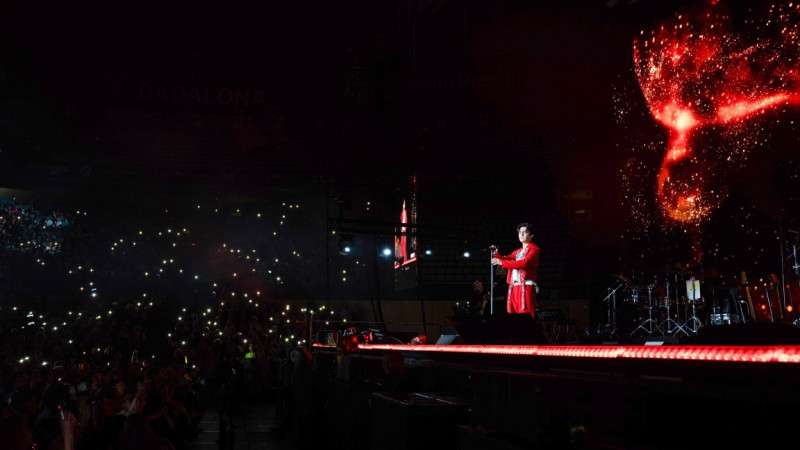 Dimash Qudaibergen Ispaniiada dúrkiretip jeke kontsertin berdi