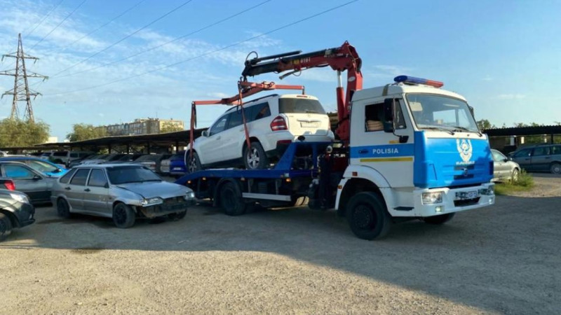Almatylyqtardyń kólikteri jappai aiyppul turaǵyna qoiylyp jatyr
