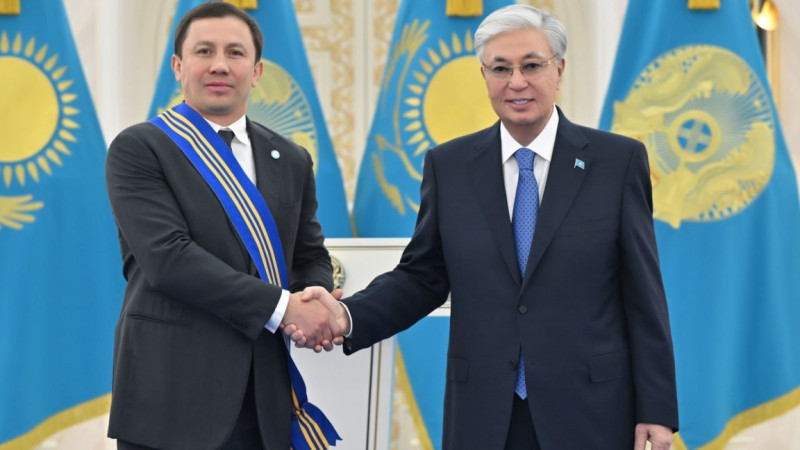 توقاەۆ گولوۆكينمەن كەزدەسٸپ, وردەنمەن ماراپاتتادى