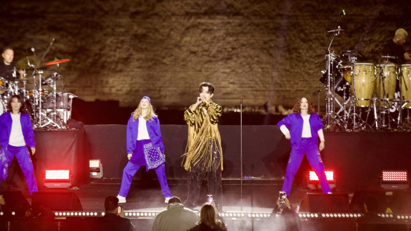 Dimash Qudaibergen Mysyr piramidalarynyń janynda kontsert berdi
