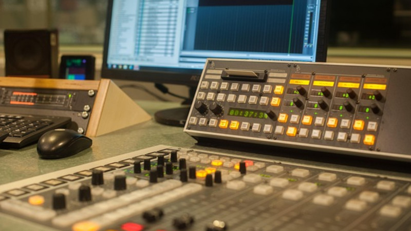 Sankt-Peterbýrgte qazaq azamaty radiostantsiiany basyp aldy