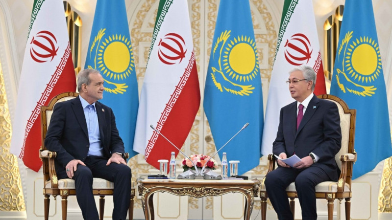 Toqaev: Qazaqstan Iranǵa jalpy quny keminde 200 million dollar bolatyn taýar tasymaldaýǵa daiyn