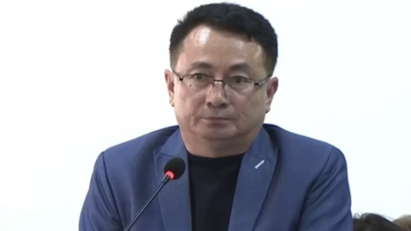“25 bala ata-analarymen qaýyshty”.  Belgili zańger Shekeev qýanyshty jańalyqty bólisti