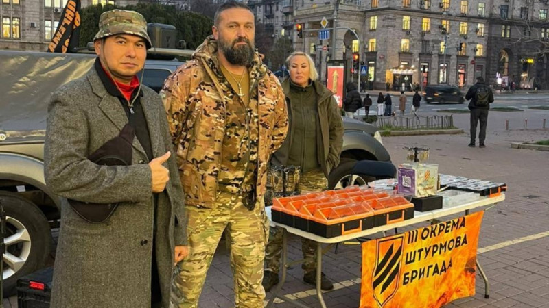 Qazaqstandyq jigit soǵys qyzyp jatqan Ýkrainada erikti bolyp júr