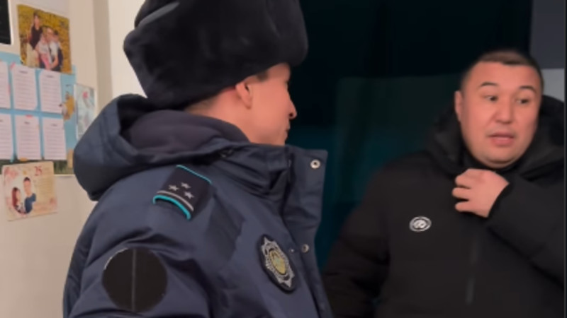 Aqmola oblysynda áiel adam aýyl ákimi men politsiia qyzmetkerleri úiine kelgennen keiin aýrýhanaǵa tústi