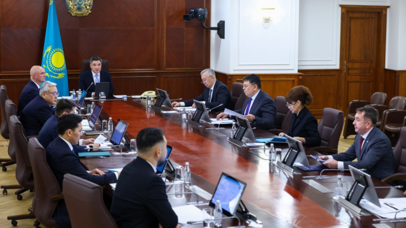 كەلەر جىلى 12 زاڭ جوباسى ەزٸرلەنبەك