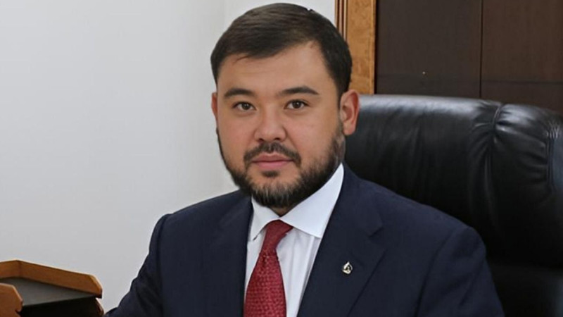 «ەمبٸمۇنايگاز» باسشىلارىنىڭ بٸرٸ ماس كٷيٸندە كٶلٸك جٷرگٸزگەنٸ ٷشٸن قامالدى