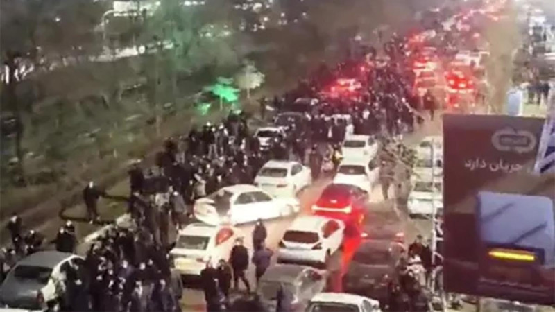 يراندا ٷش كٷندٸك ازا تۇتۋ جارييالاندى