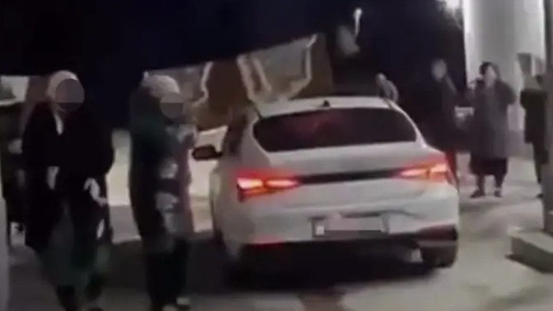 Shymkentte qyzdy alyp qashyp, zorlady degen kúdikke ilingen adam ustaldy