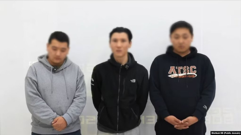 Bishkekte qyrǵyz tilin mazaq etken video jariialaǵan blogerler ustalyp, keshirim surady
