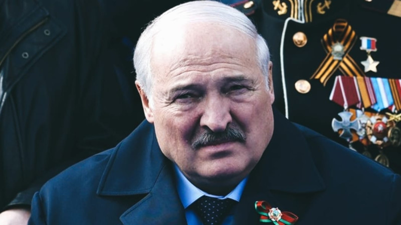 Lýkashenko Qazaqstan Konstitýtsiiasyn jańartýǵa kómektesýge daiyn ekenin málimdedi