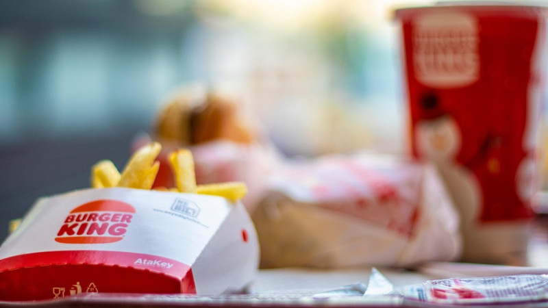 Burger King төңірегінде дау: аутизмі бар қызметкерге қысым көрсетілуде