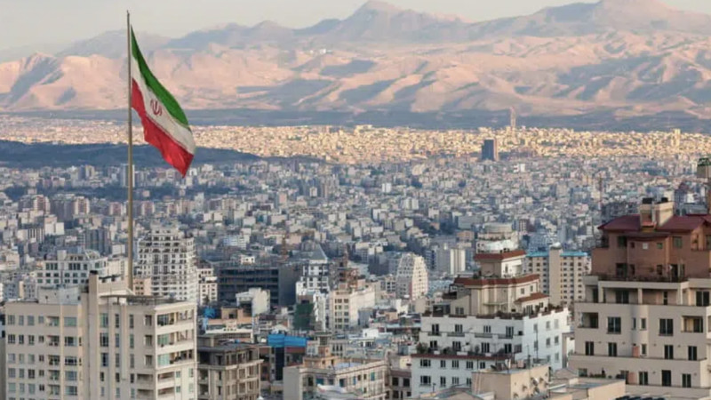 Iran tolyq aýqymdy soǵysqa kóshýi múmkin ekenin málimdedi