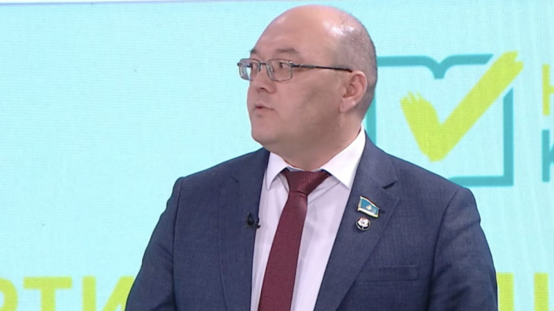 Ashat Rahymjanov: Adamǵa baǵyttalǵan ustanym - Jańa Konstitýtsiianyń negizi