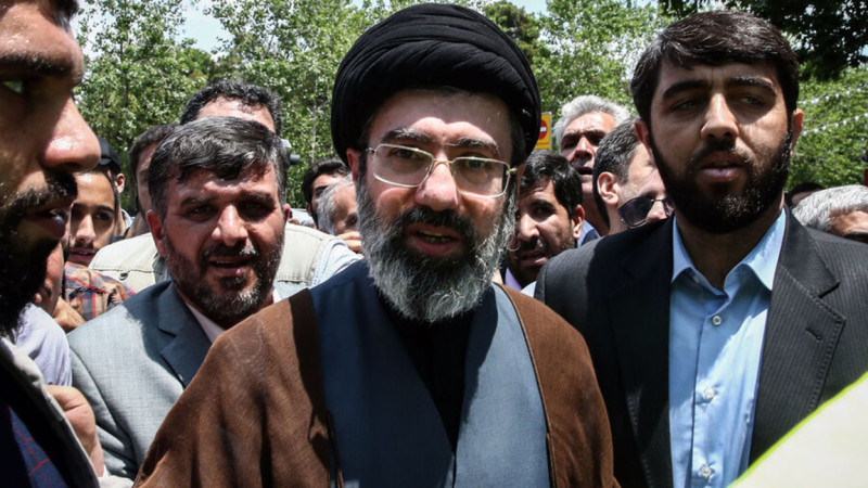 يراننىڭ جاڭا جوعارعى جەتەكشٸسٸ بولىپ حامەنەيدٸڭ ۇلى تاعايىندالدى