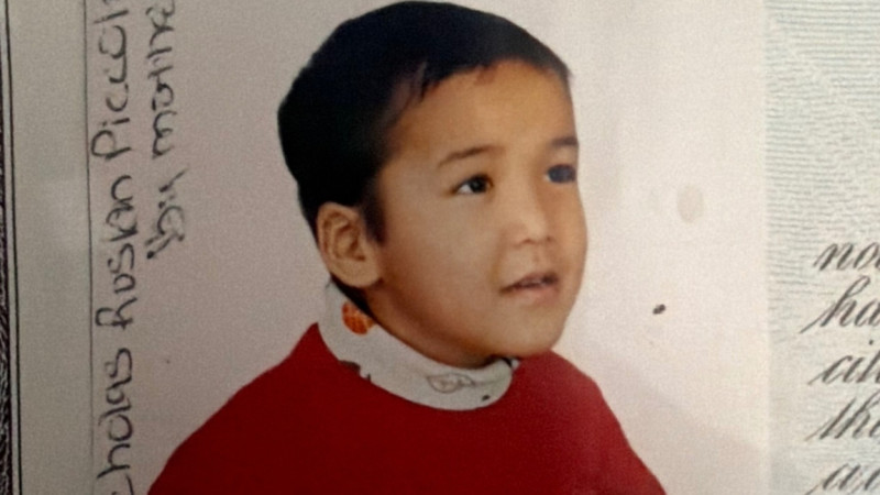 AQSh azamaty Qaraǵandydan biologiialyq áke-sheshesin izdep júr