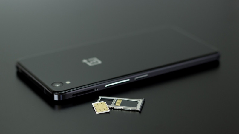 Қостанайда интернет-алаяқтарға SIM-карта дайындаған әйел ұсталды