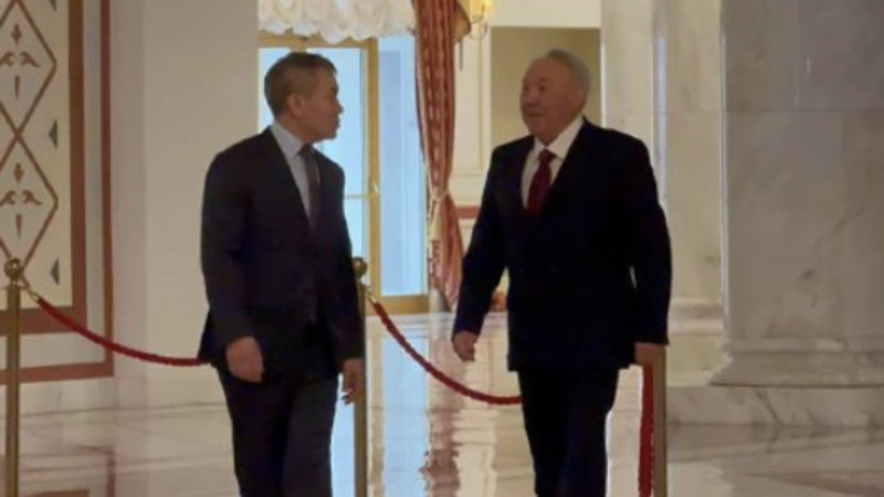 Nazarbaev referendýmda daýys berýge keldi