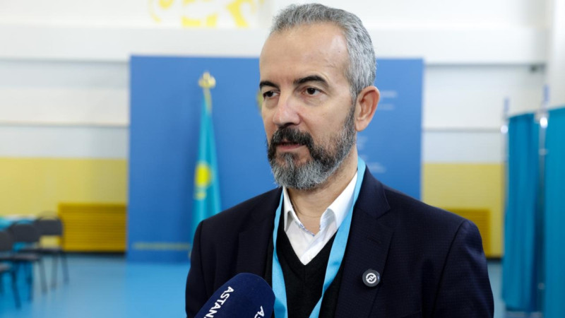 البانييانىڭ مەملەكەتتٸك سايلاۋ كوميسسارى قازاقستانداعى رەفەرەندۋمنىڭ اشىقتىعى مەن تاريحي ماڭىزىن اتاپ ٶتتٸ
