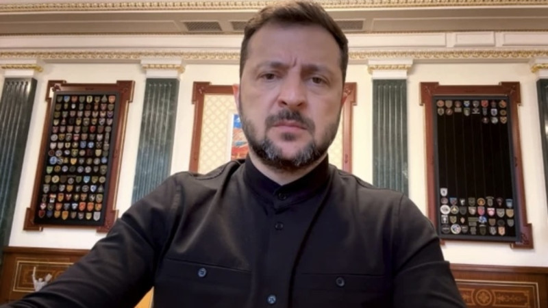 “Bárine bir ózi qarsy tura almaidy”. Zelenskii AQSh-ty odaqtastyqty kúsheitýge shaqyrdy