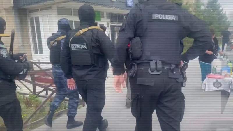 شىمكەنتتە زاڭسىز كٶشٸ-قون ارناسىن ۇيىمداستىرعان قىلمىستىق توپ ۇستالدى