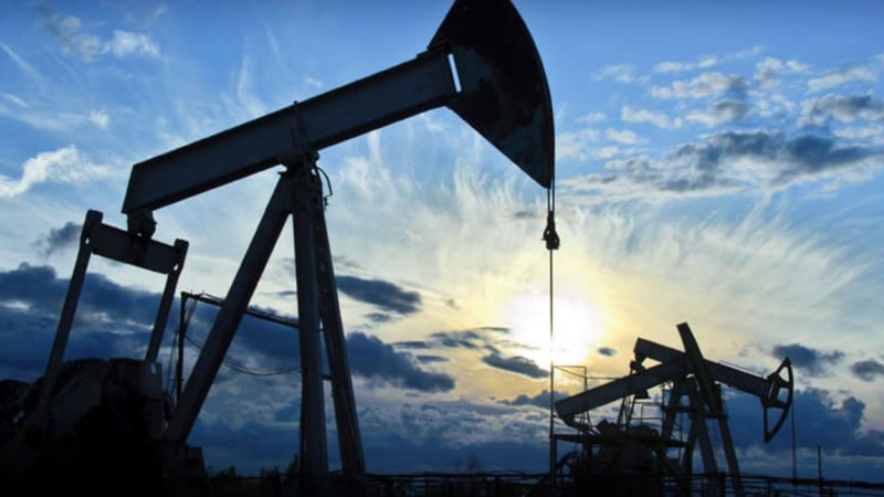 Qazaqstanda munai óndirý shamamen 20%-ǵa tómendedi